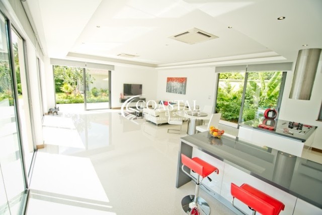 House For Sale And Rent Mabprachan/Pong