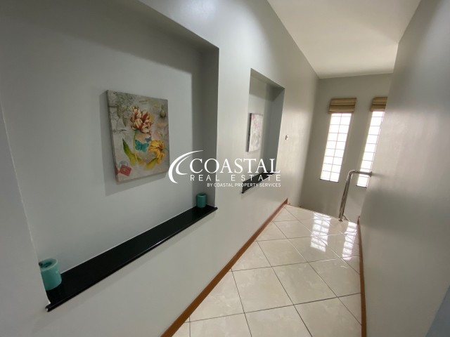 Townhouse For Sale And Rent Mabprachan/Pong