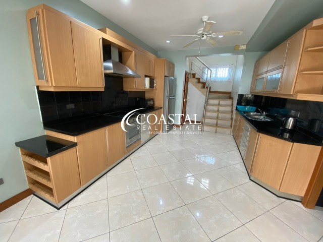 Townhouse For Sale And Rent Mabprachan/Pong