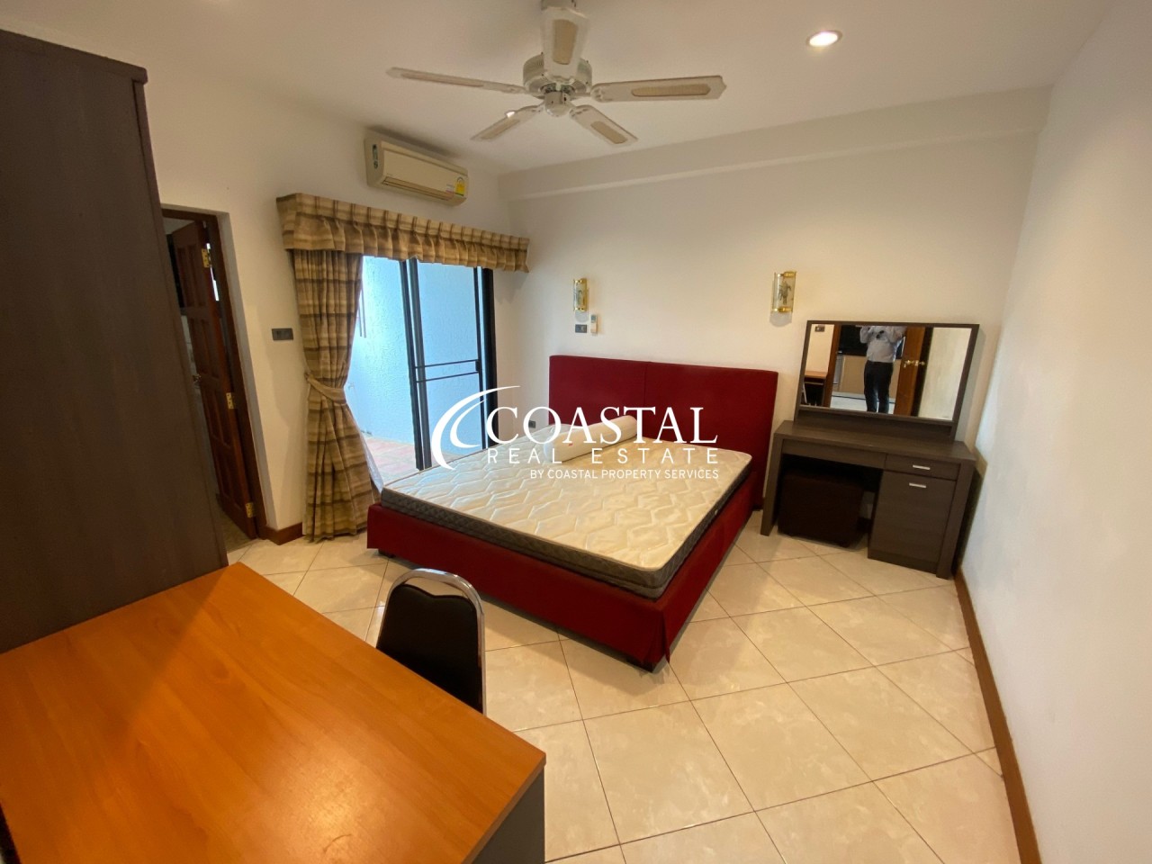 Townhouse For Sale And Rent Mabprachan/Pong