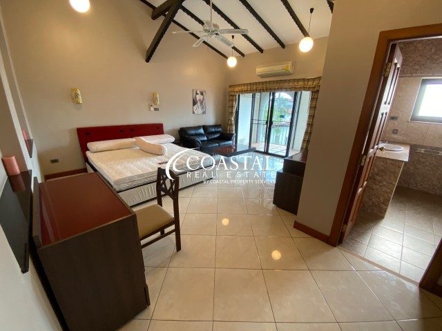 Townhouse For Sale And Rent Mabprachan/Pong
