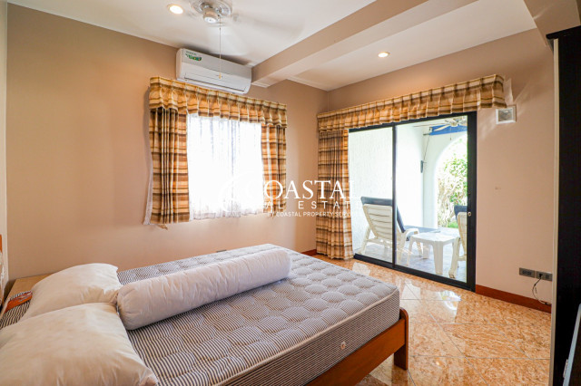 Townhouse For Sale And Rent Mabprachan/Pong