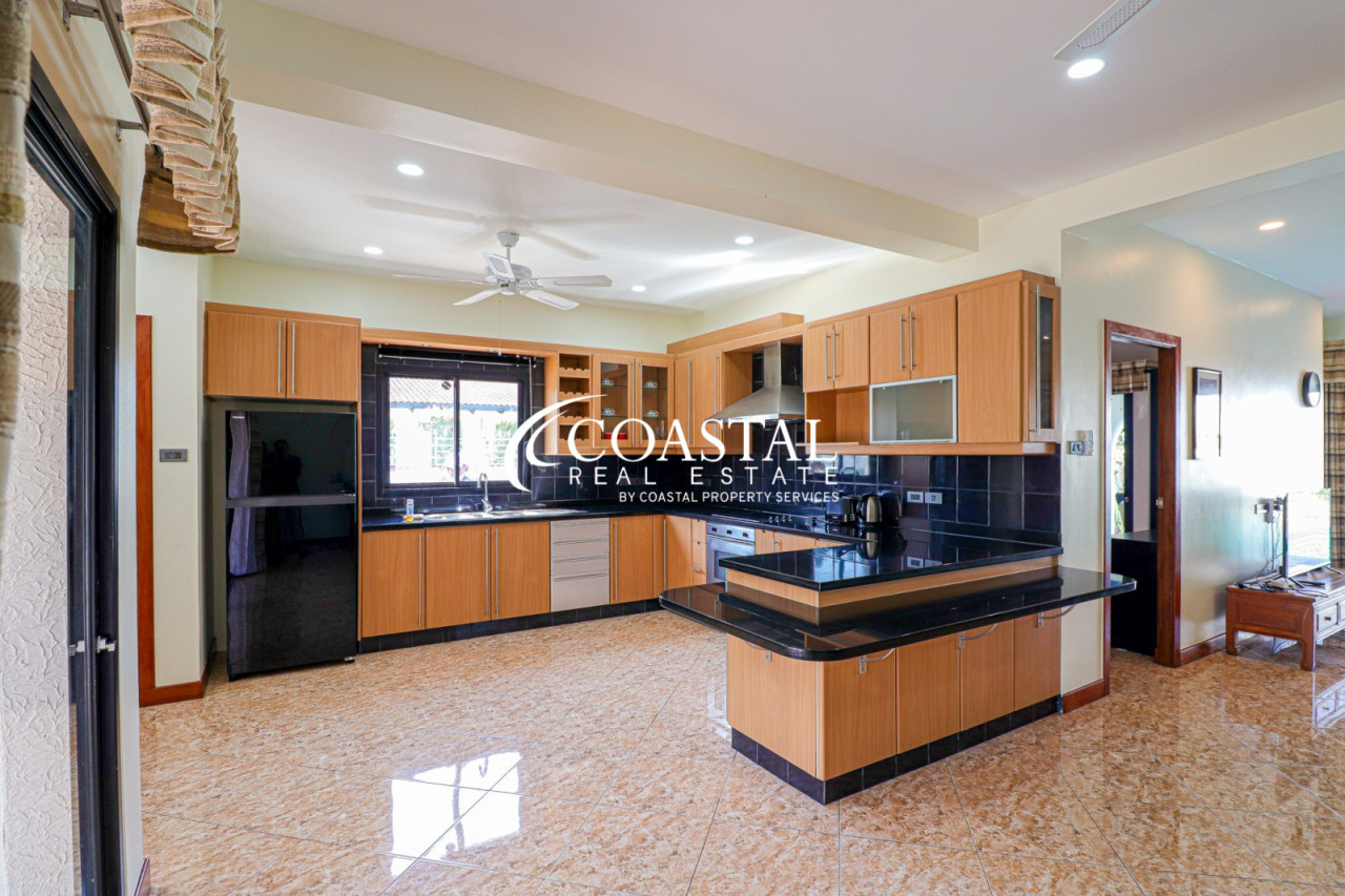 Townhouse For Sale And Rent Mabprachan/Pong