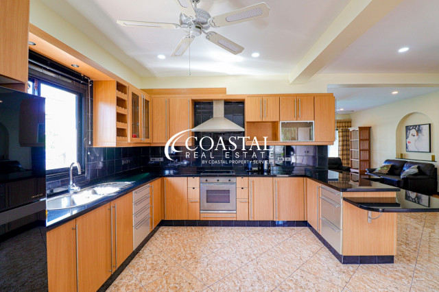 Townhouse For Sale And Rent Mabprachan/Pong