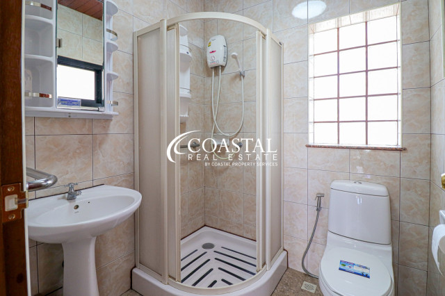 Townhouse For Sale And Rent Mabprachan/Pong