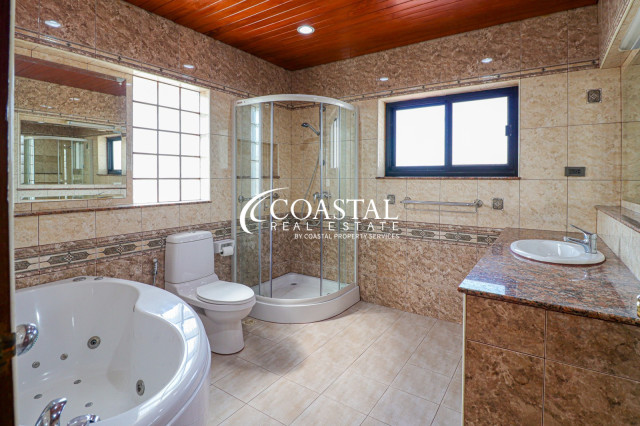 Townhouse For Sale And Rent Mabprachan/Pong