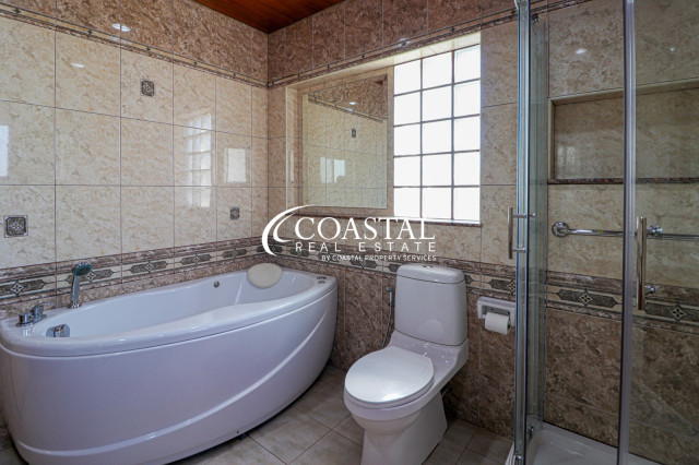 Townhouse For Sale And Rent Mabprachan/Pong