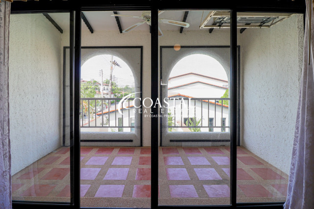 Townhouse For Sale And Rent Mabprachan/Pong