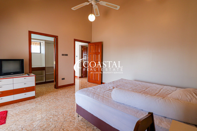 Townhouse For Sale And Rent Mabprachan/Pong