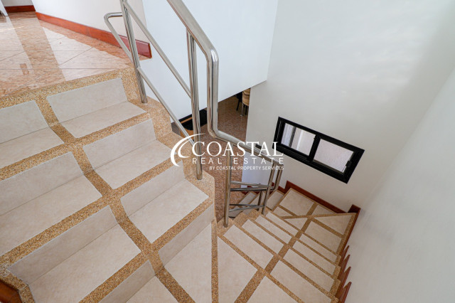 Townhouse For Sale And Rent Mabprachan/Pong