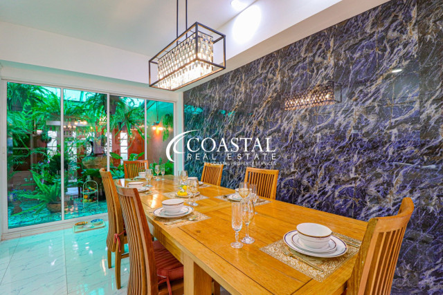 ทาวน์เฮ้าส์สำหรับขายที่พระตำหนัก