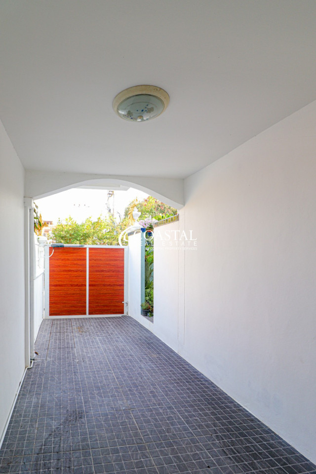 ทาวน์เฮ้าส์สำหรับขายที่พระตำหนัก