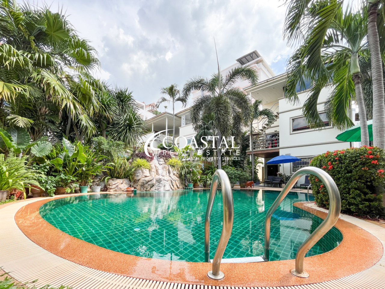 ทาวน์เฮ้าส์สำหรับขายที่พระตำหนัก