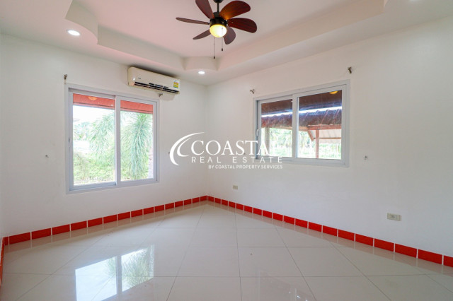 อสังหาริมทรัพย์เชิงพาณิชย์สำหรับขายหรือเช่าที่มาบประชัน/โป่ง