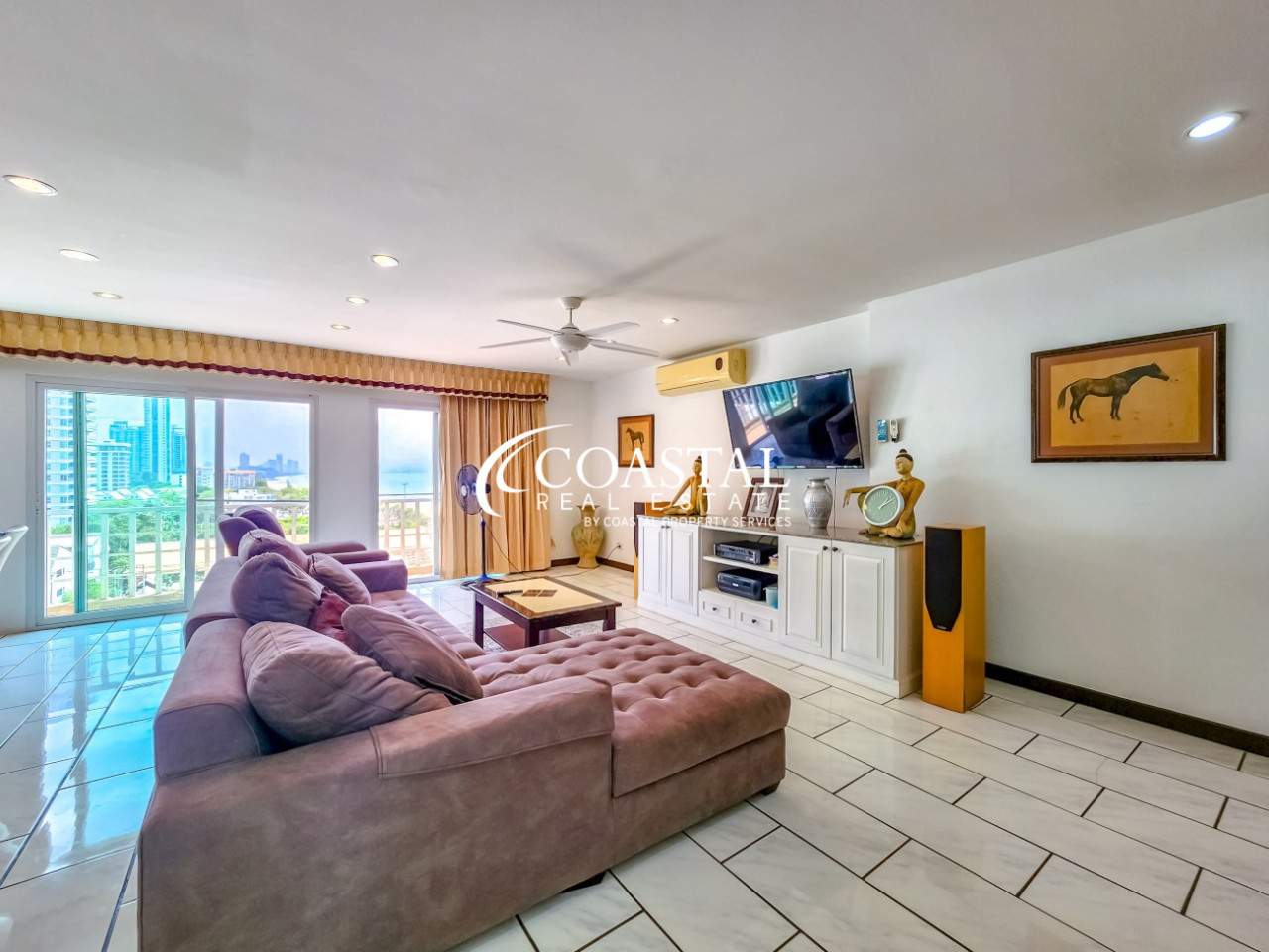 Condo for rent at Coconut Beach Condo in Jomtien. C014759 Coastal Real Estate Thailand