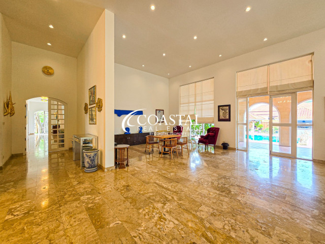 อสังหาริมทรัพย์เชิงพาณิชย์สำหรับขายที่นาจอมเทียน