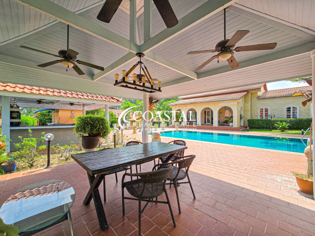 อสังหาริมทรัพย์เชิงพาณิชย์สำหรับขายที่นาจอมเทียน