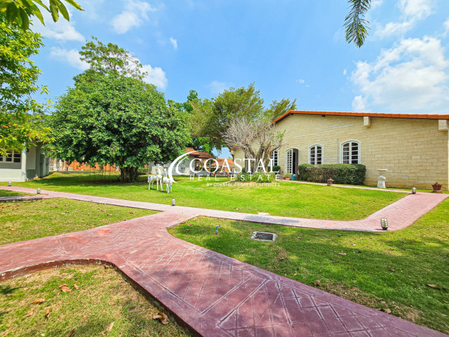 อสังหาริมทรัพย์เชิงพาณิชย์สำหรับขายที่นาจอมเทียน