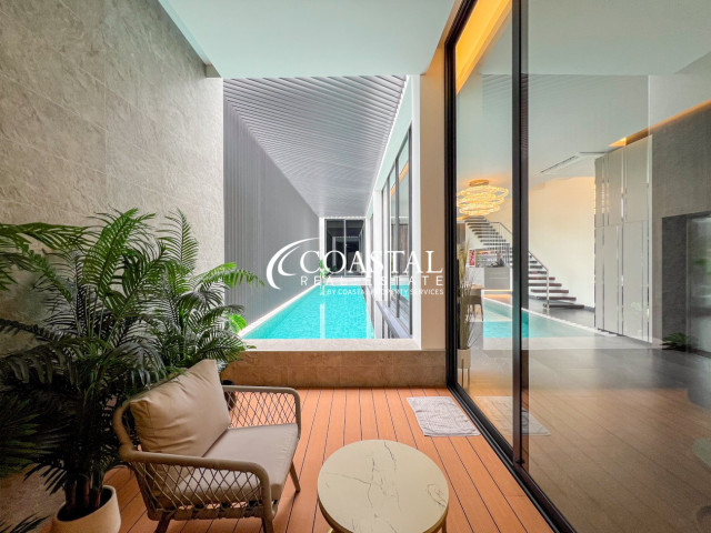 บ้านสำหรับขายที่พระตำหนัก