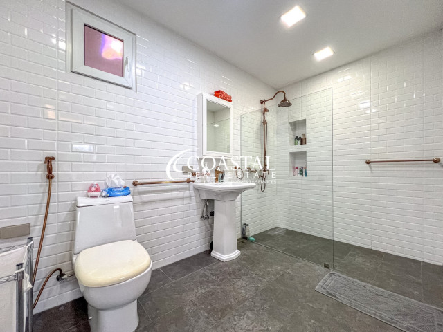 บ้านสำหรับขายที่พระตำหนัก