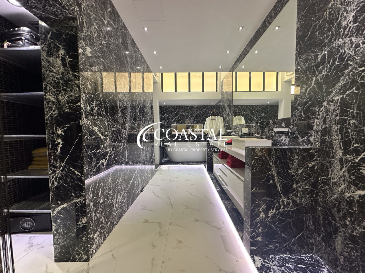 บ้านสำหรับขายที่พระตำหนัก