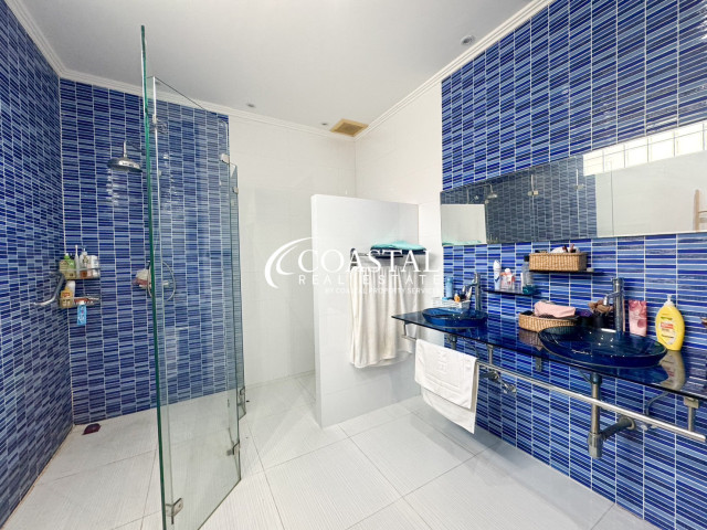 บ้านสำหรับขายที่พระตำหนัก