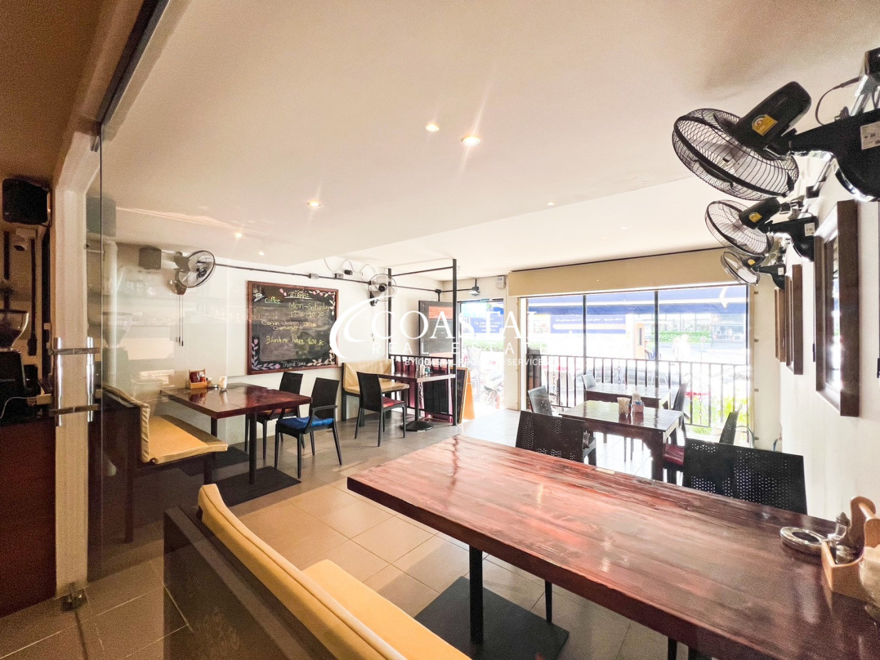 อสังหาริมทรัพย์เชิงพาณิชย์สำหรับขายที่พระตำหนัก