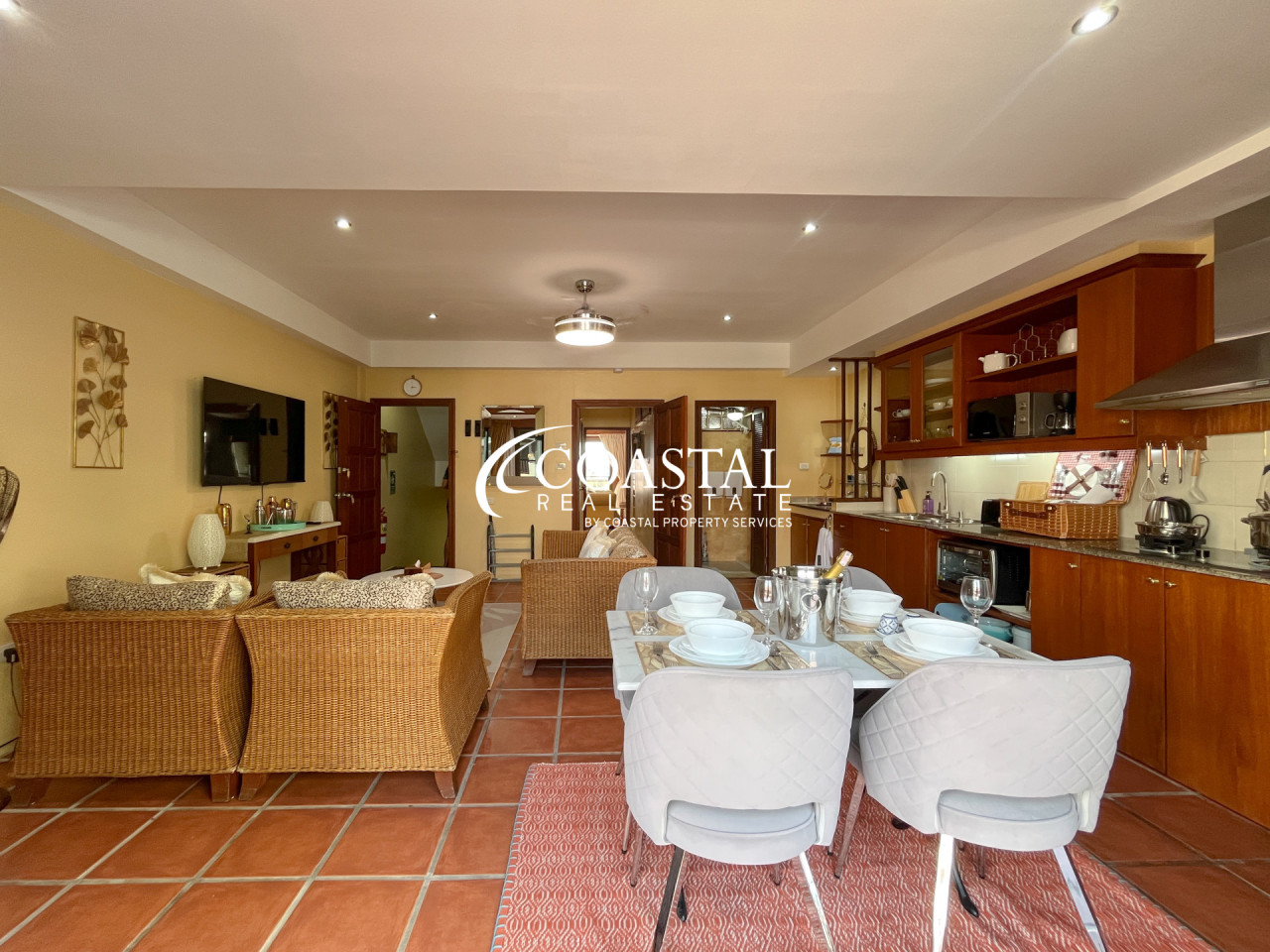 อสังหาริมทรัพย์เชิงพาณิชย์สำหรับขายที่พระตำหนัก