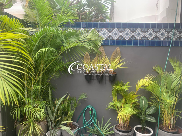 ทาวน์เฮ้าส์สำหรับขายหรือเช่าที่พระตำหนัก