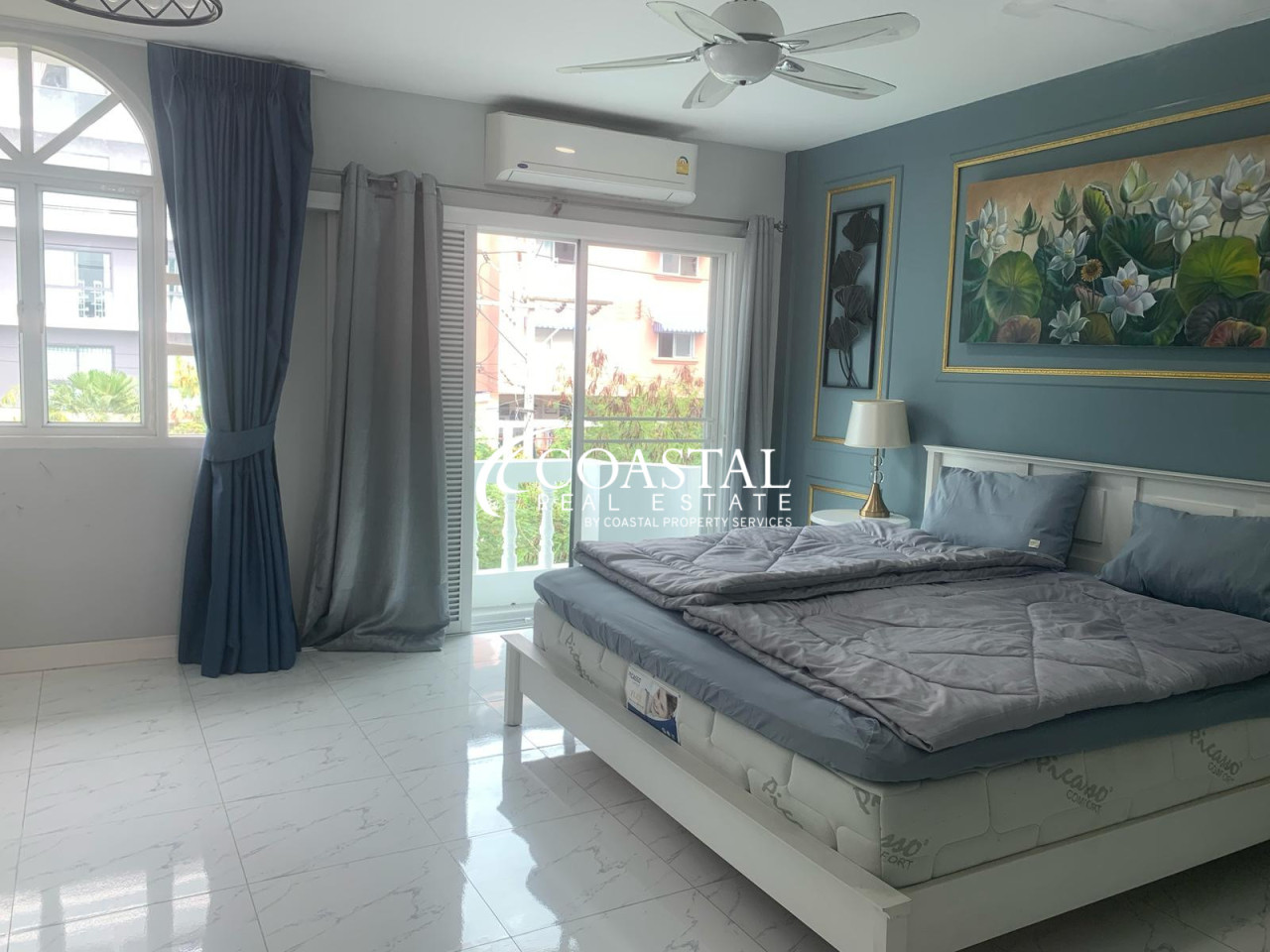 ทาวน์เฮ้าส์สำหรับขายหรือเช่าที่พระตำหนัก