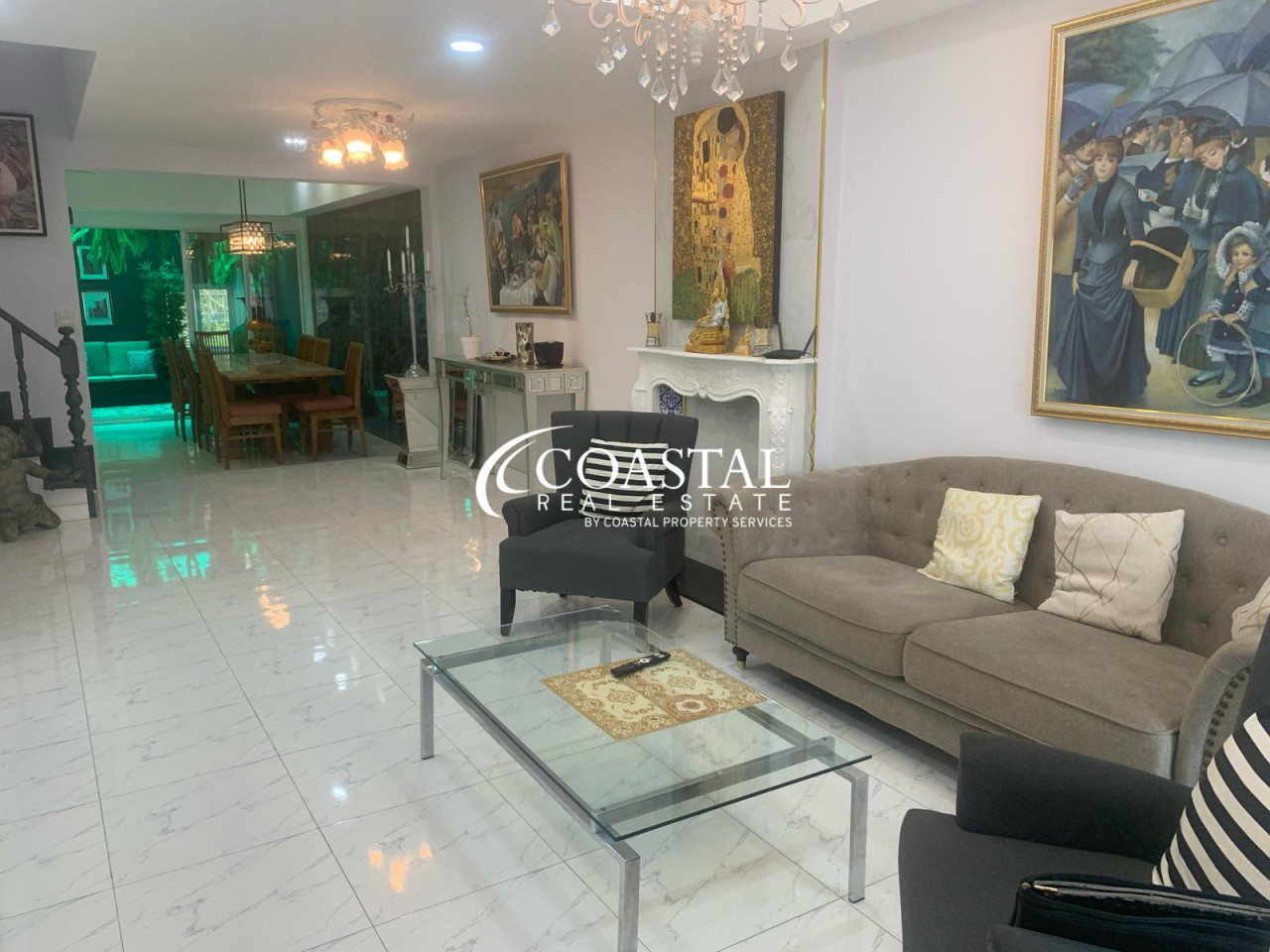 ทาวน์เฮ้าส์สำหรับขายหรือเช่าที่พระตำหนัก