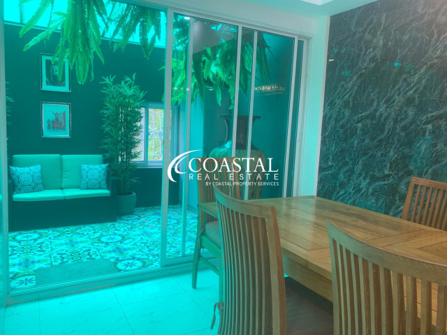 ทาวน์เฮ้าส์สำหรับขายหรือเช่าที่พระตำหนัก