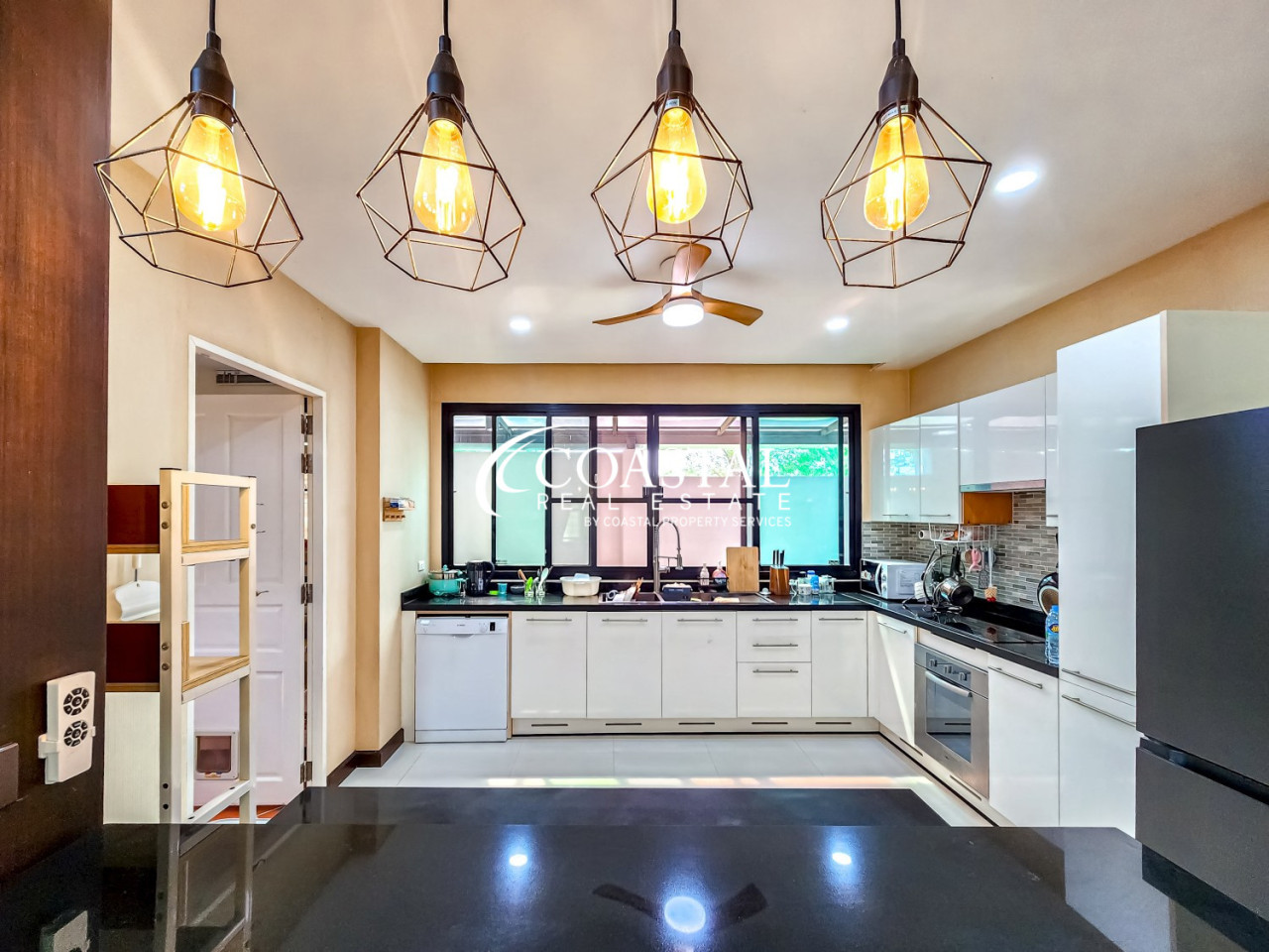 House For Sale And Rent Mabprachan/Pong