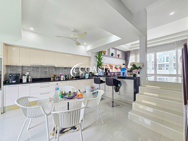 Townhouse For Sale Pratumnak