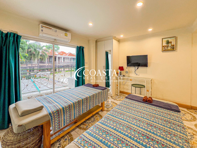 Commercial For Sale Wong Amat