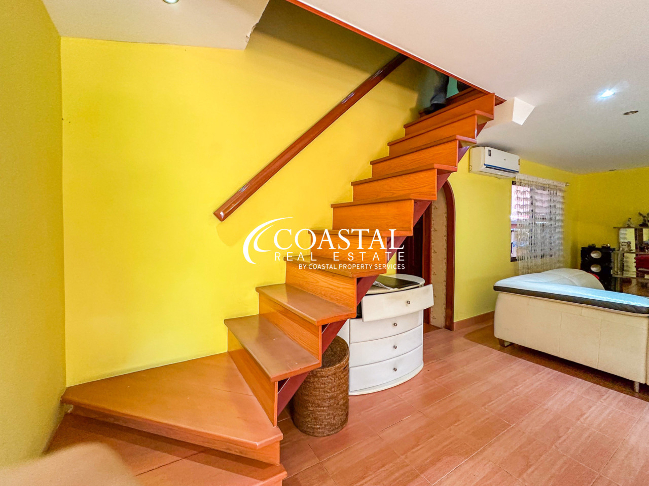 อสังหาริมทรัพย์เชิงพาณิชย์สำหรับขายที่พระตำหนัก