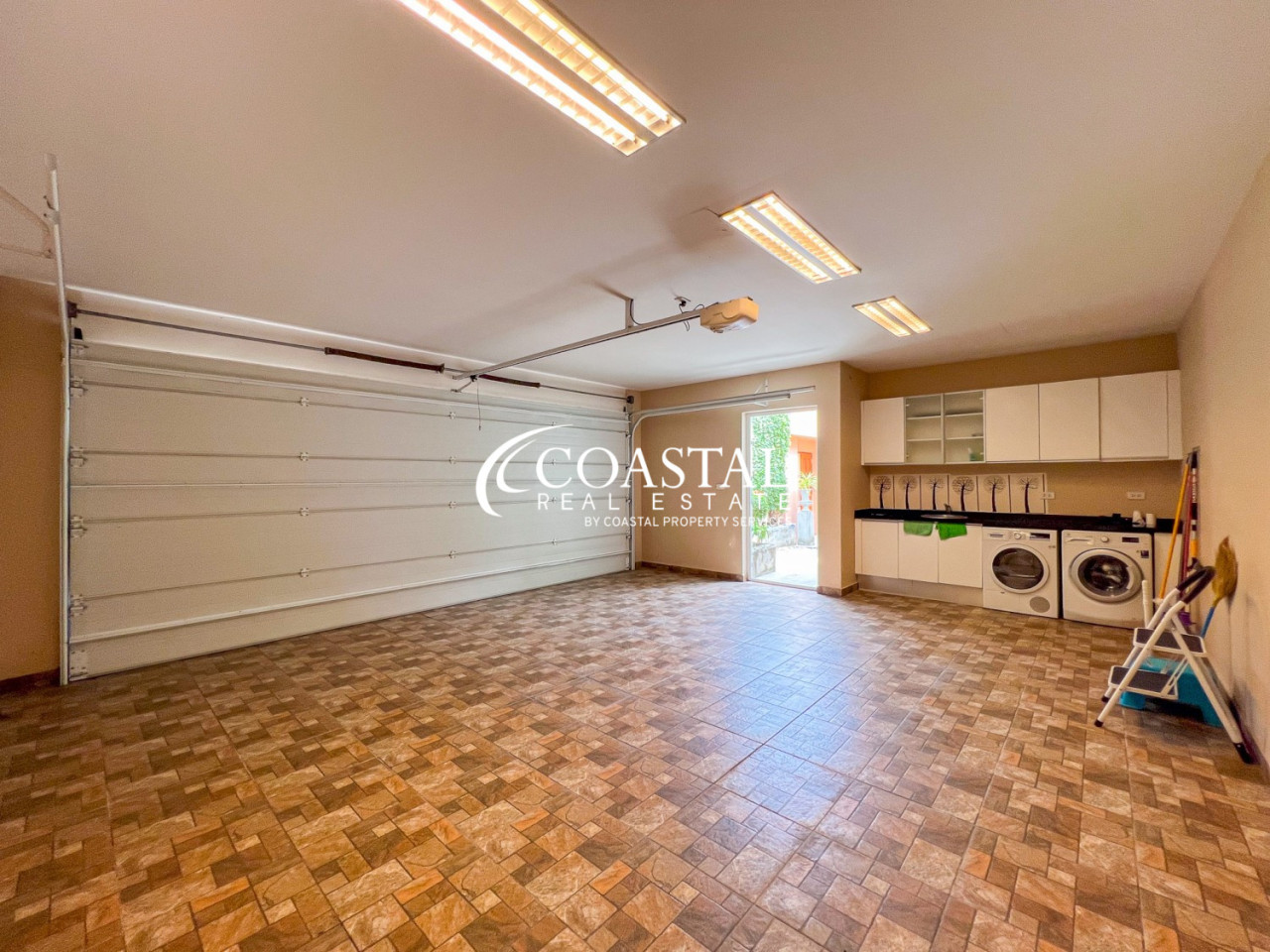 House For Sale Mabprachan/Pong