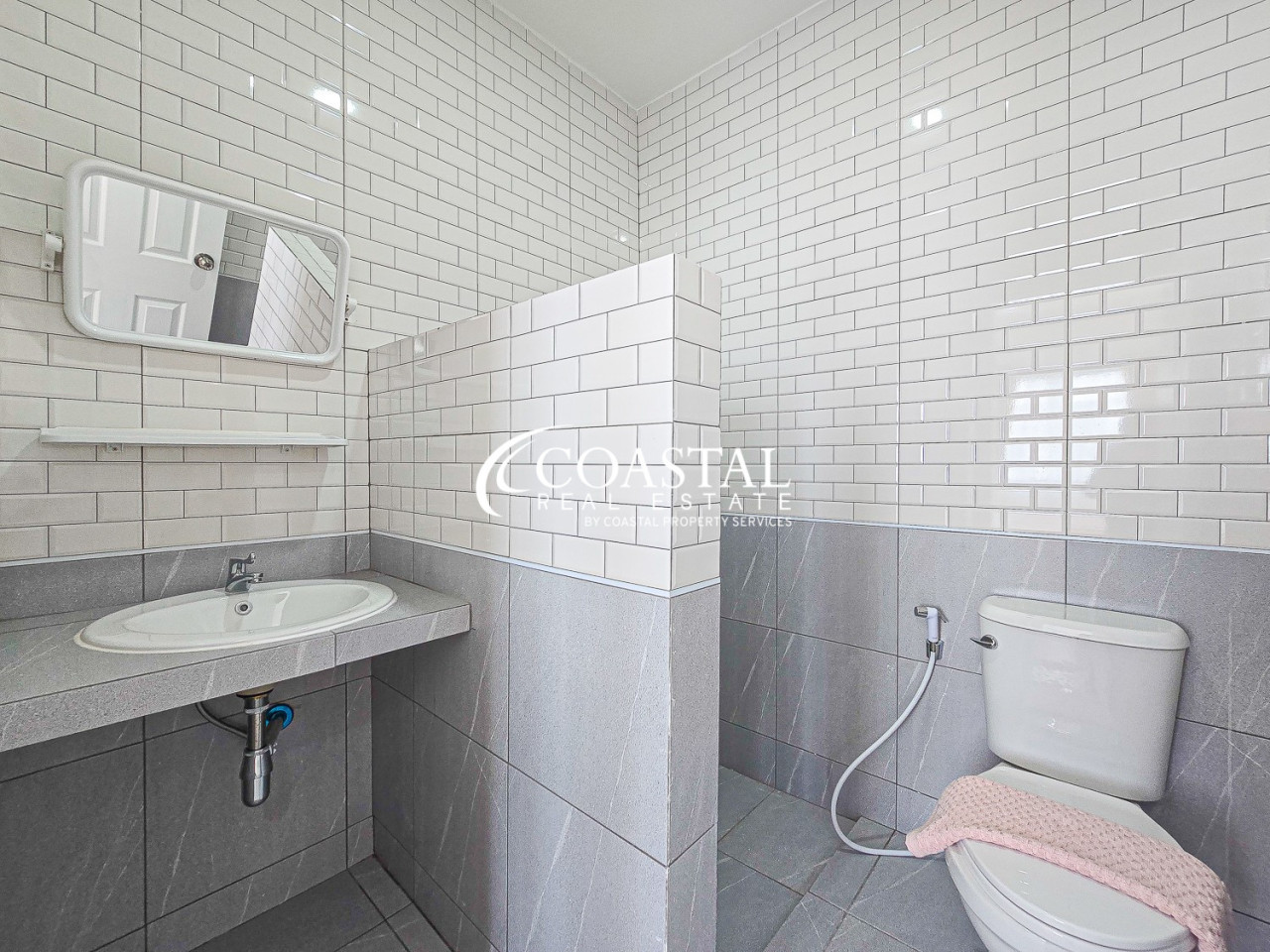 Townhouse For Sale East Pattaya