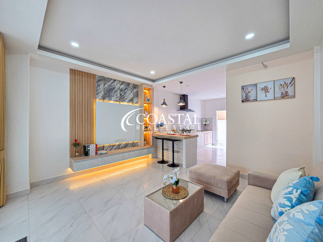 Townhouse For Sale East Pattaya