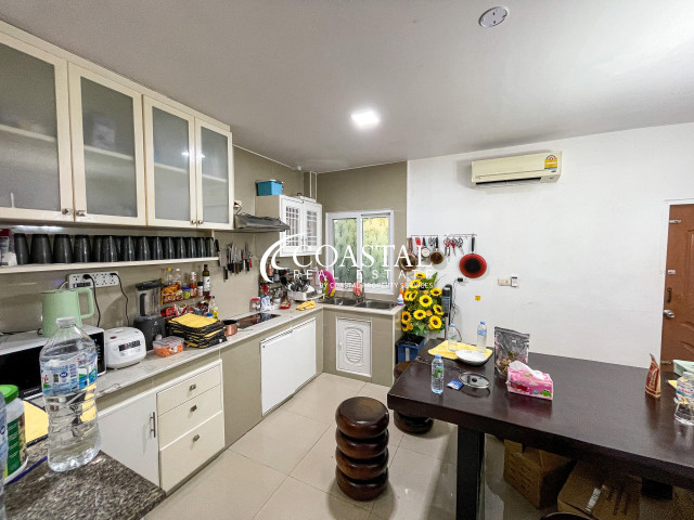 Townhouse For Sale Pratumnak