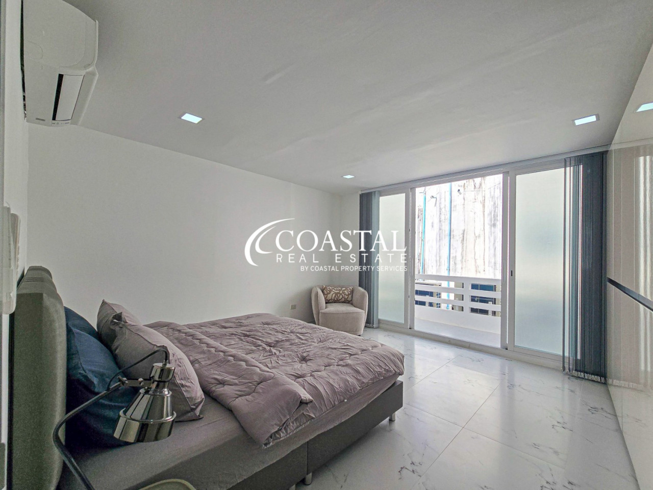 ทาวน์เฮ้าส์สำหรับเช่าที่พระตำหนัก