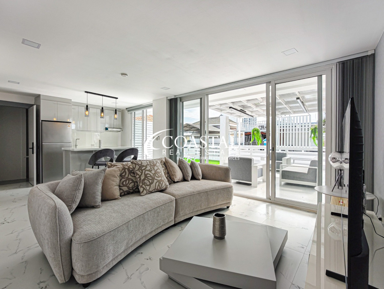 ทาวน์เฮ้าส์สำหรับเช่าที่พระตำหนัก