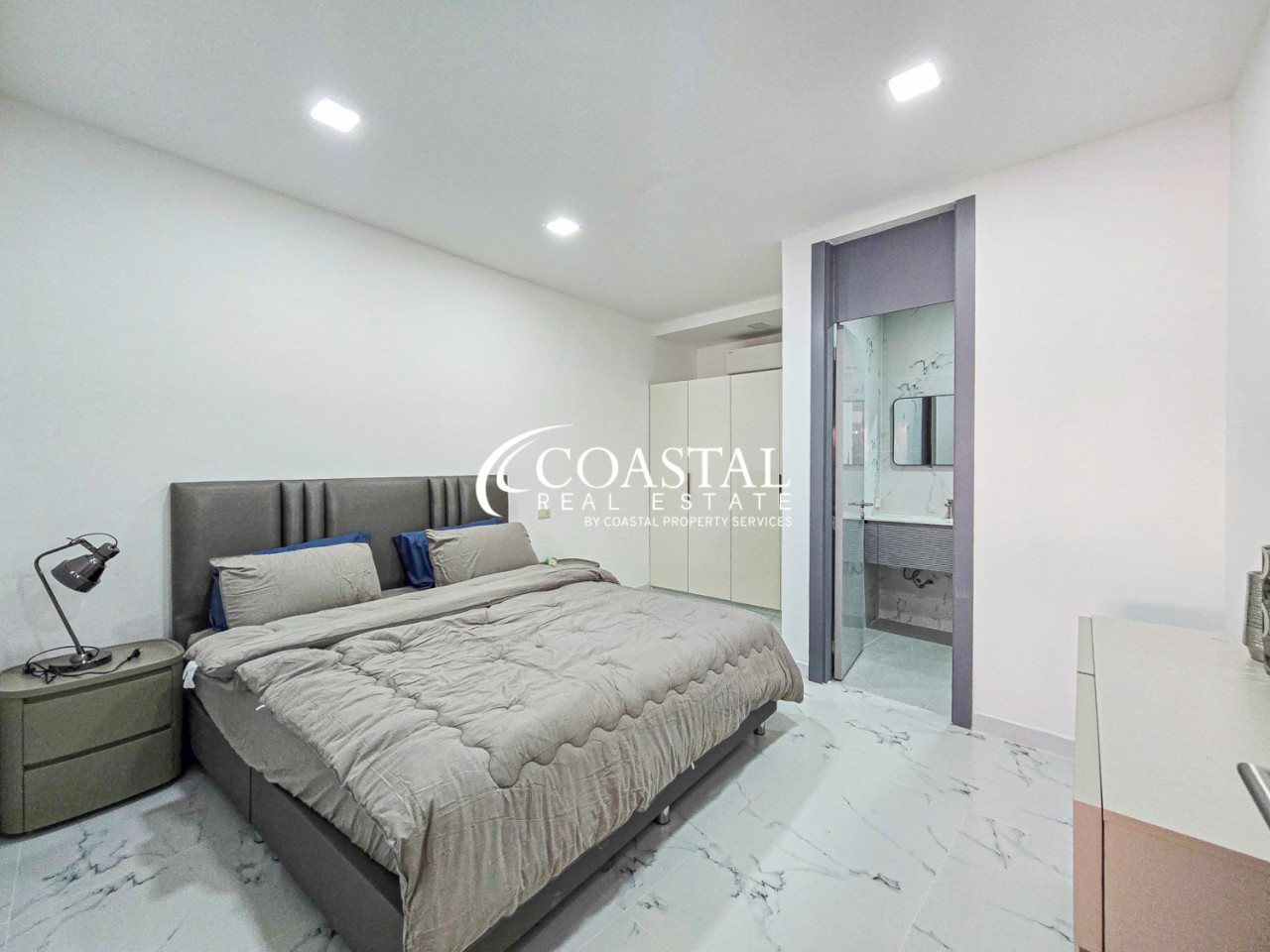 ทาวน์เฮ้าส์สำหรับเช่าที่พระตำหนัก