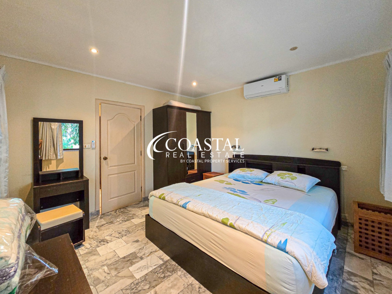 ทาวน์เฮ้าส์สำหรับขายที่พระตำหนัก