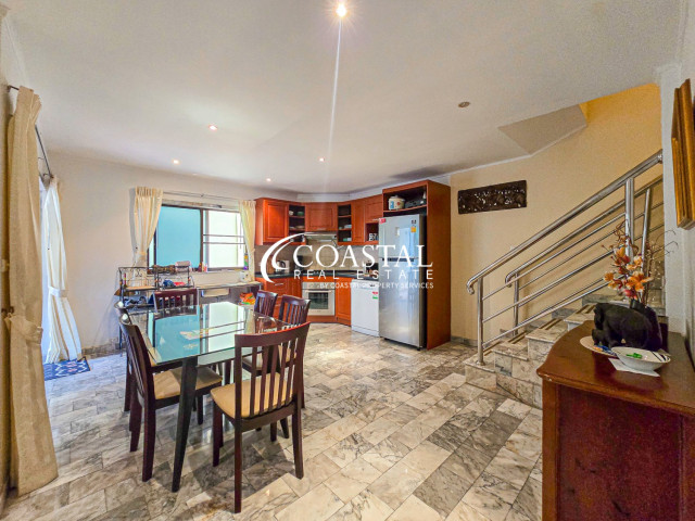 ทาวน์เฮ้าส์สำหรับขายที่พระตำหนัก