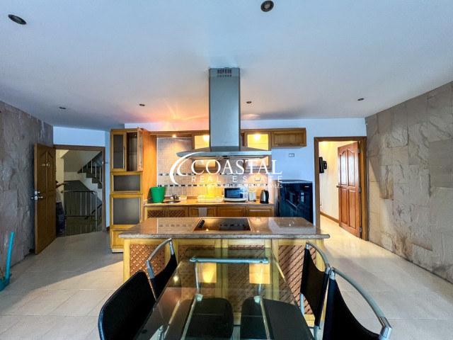 Commercial For Sale Pratumnak